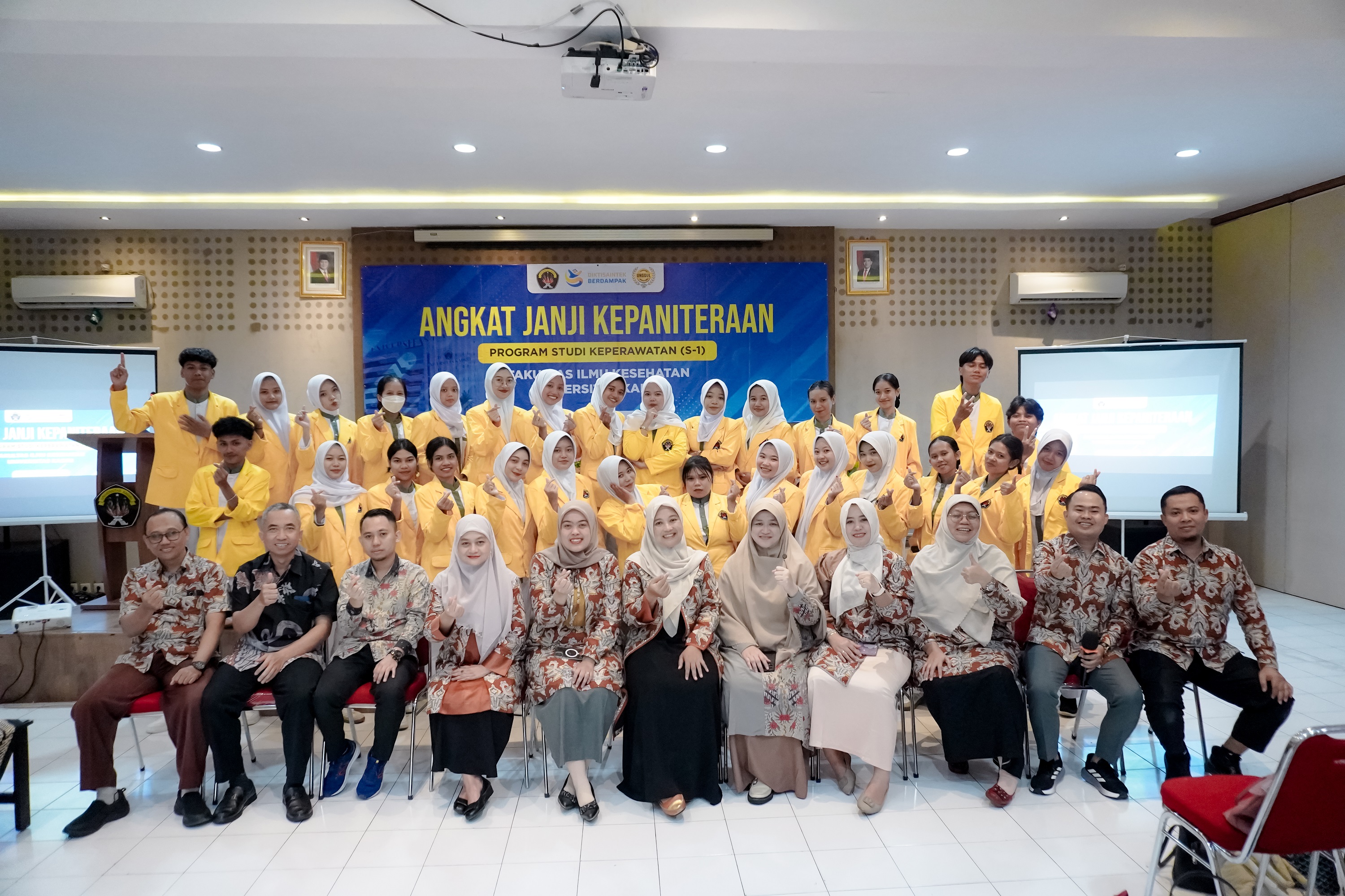 Angkat Janji Kepaniteraan Mahasiswa Keperawatan Fakultas Ilmu Kesehatan Universitas Kadiri