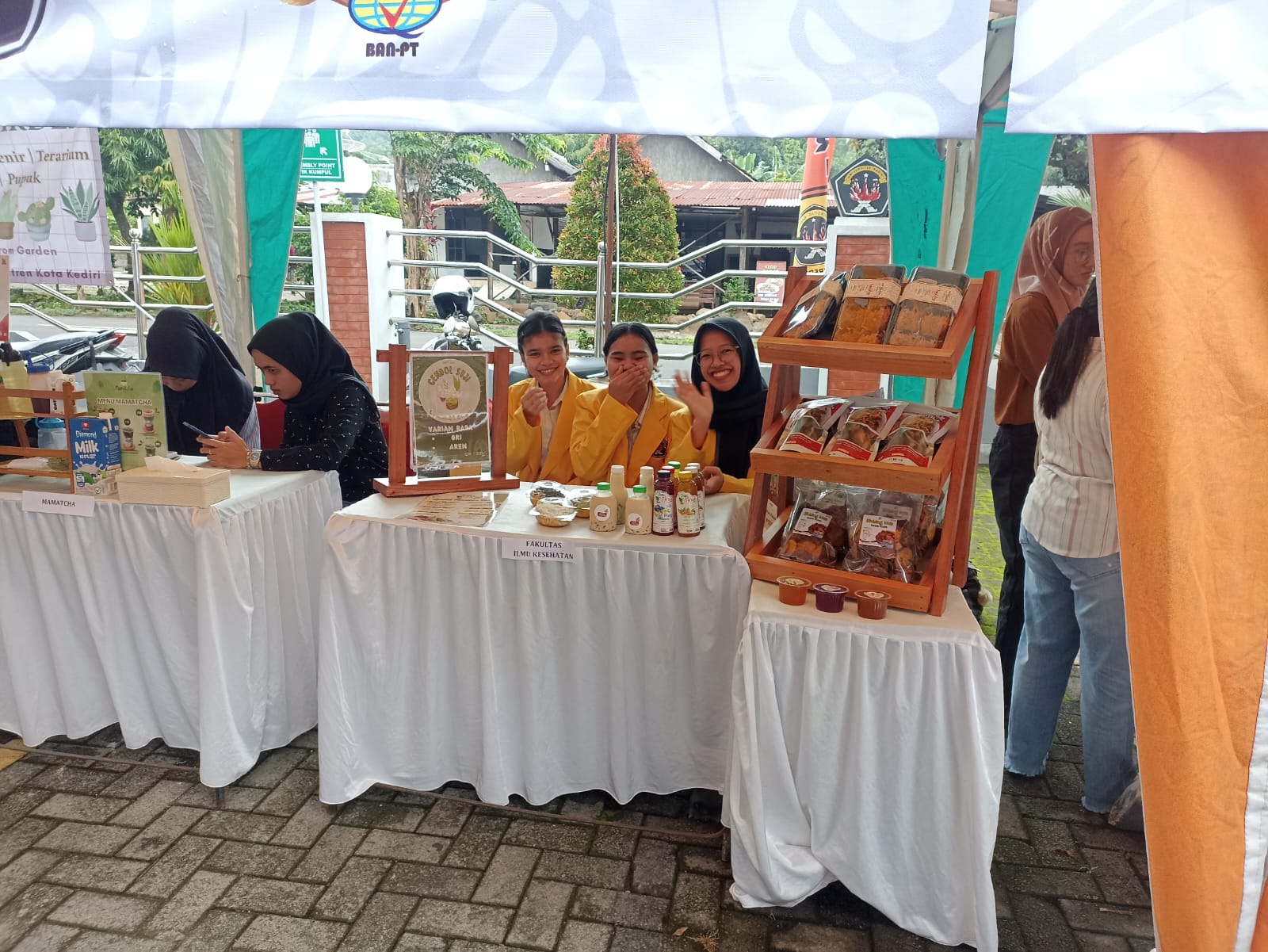 Pameran Kewirausahaan Mahasiswa Meriahkan Wisuda Universitas Kadiri Januari 2026